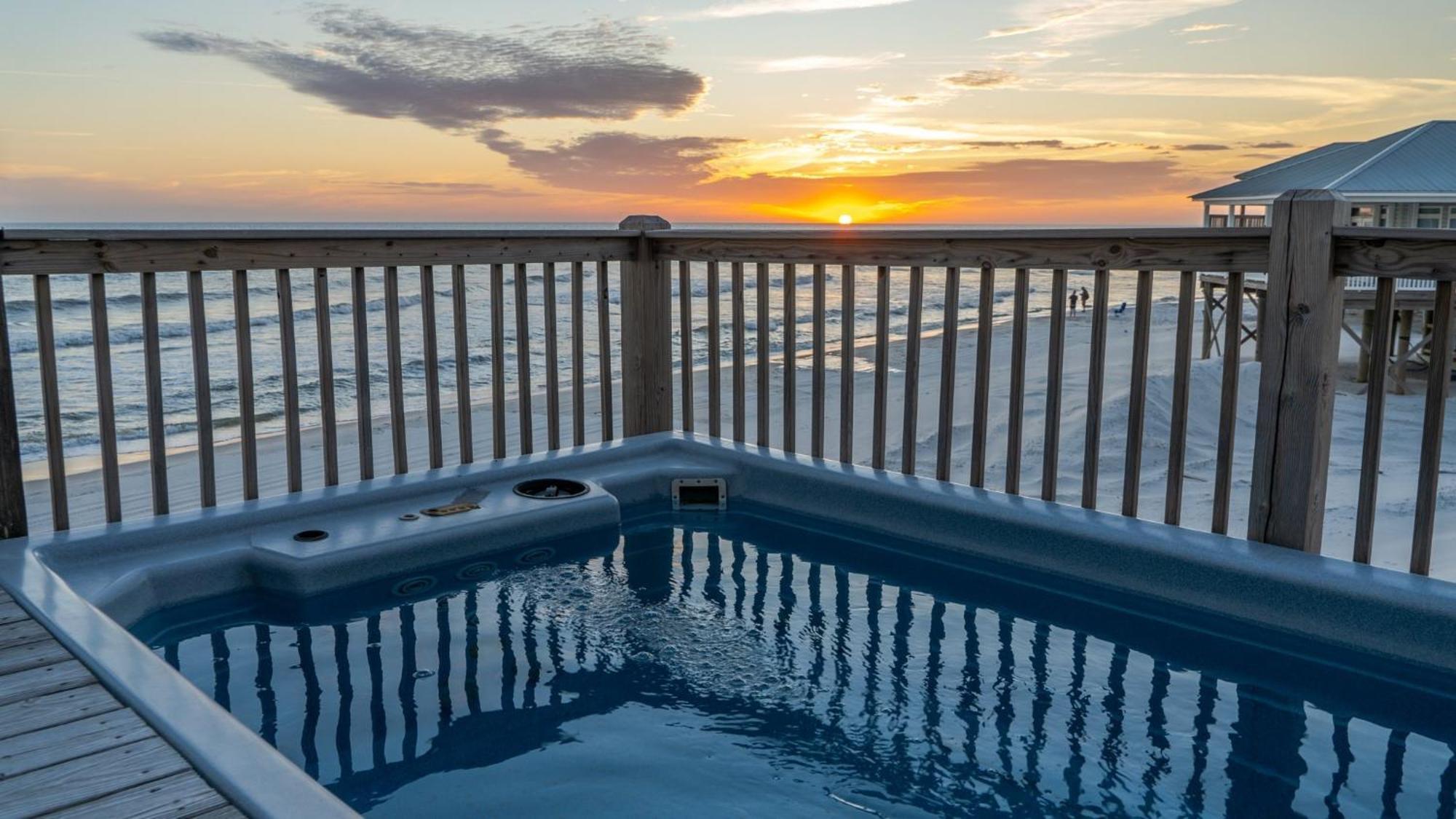 Strand Castle - Gulf Front! An Ideal Layout With Game Room, Small Private Pool, And Roof Top Crow'S Nest! Home Dauphin Island Exteriér fotografie